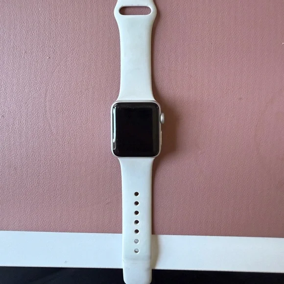 Apple Watch Series 3 with White Band 38mm